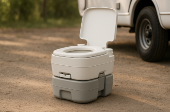 SEAFLO Premium Camping Portable Toilet – 5.8 Gallon Waste 3.43 Gall Fresh Tank (100 Flushes), 440 lbs Max Weight, Level Indicator, Sealed Waste Tank for RV, Boat, Elderly, Off-Grid, 4-Year Warranty